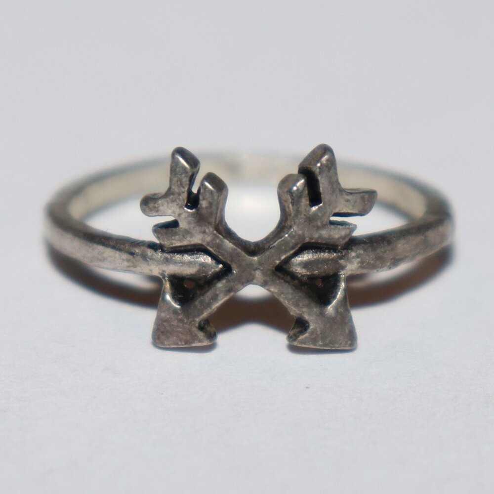 ➡️ Beautiful Silver Arrow Ring – Size 7.5 Directional Shine · Sleek Symbol ·